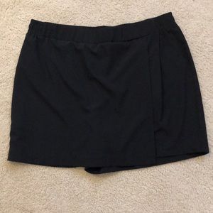NWOT!  RBX BLACK SKORT (L)